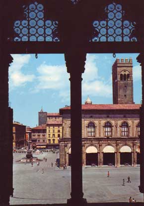 Piazza Nettuno e Torre del Podestà