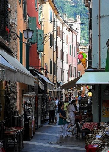 Altstadt Bilder Und Fotos Aus Malcesine 366x550 Autore Redazione