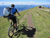 malcesine mountainbiking auf dem monte baldo ueber malcesine