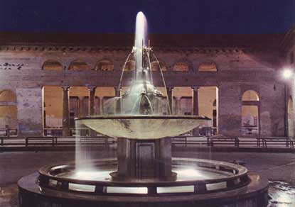 Fontana del Foro Annonario, Notturno