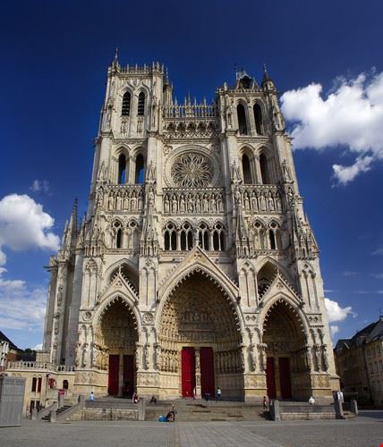  Amiens Pecold - www.shutterstock.com Pecold