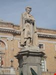 Statua a Leopardi