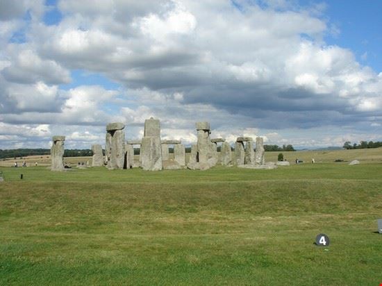 Stonehenge Tutto scorre e le nuvole passando lasciano traccia e odore di pioggia  