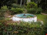 Fontana in un angolo della villa