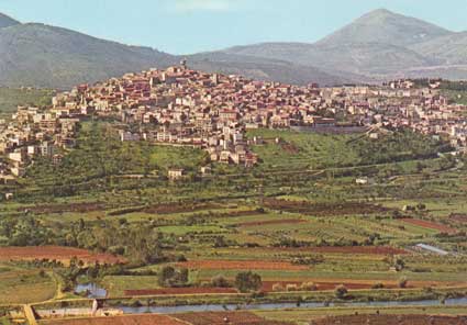 Veduta del paese e del paesaggio circostante