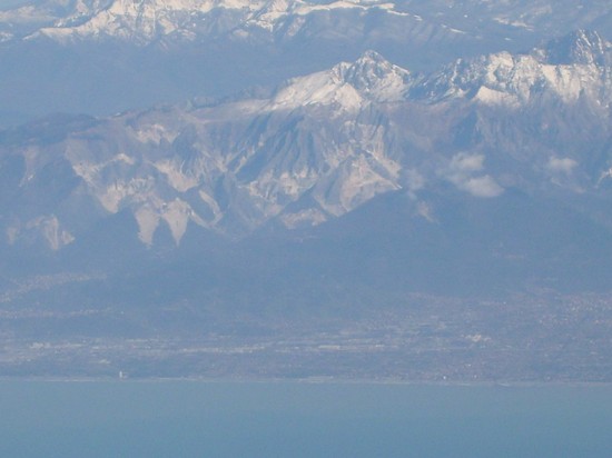 Le cave di marmo viste dall'aereo