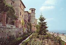 Torretta e veduta parziale del giardino