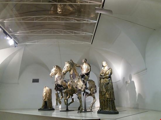Bronzi dorati di Pergola Bronzi dorati di Pergola  