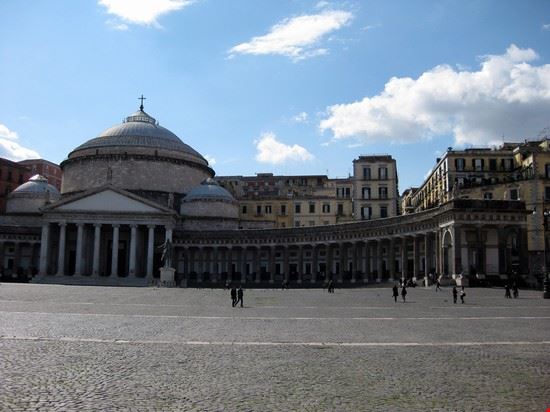 Piazza del Plebiscito Napoli sunshinecity - Creative Commons sunshinecity