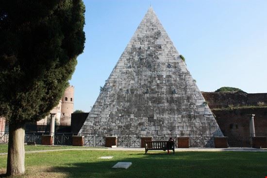 Piramide Cestia - daddaq - daddaq - Creative Commons