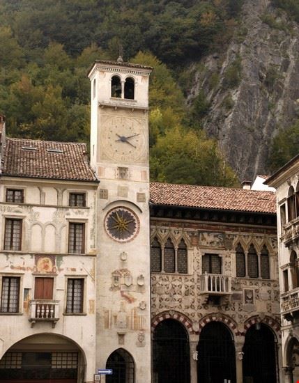 vista del palazzo che ospita il museo del cenedese  