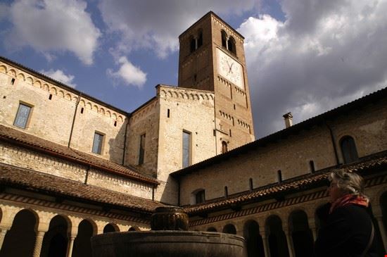  l'abbazia dall'interno  