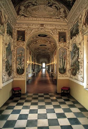 Rocca Meli Lupi, la Galleria dei Poeti