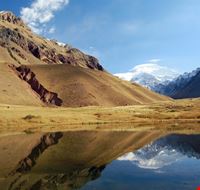 mendoza der aconcagua spiegelt sich im wasser mendoza der aconcagua spiegelt sich im wasser