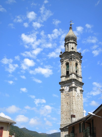 il campanile della Chiesa nel blu