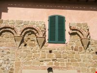 finestra tra le mura