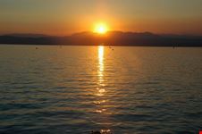 sirmione sonnenuntergang ueber dem gardasee