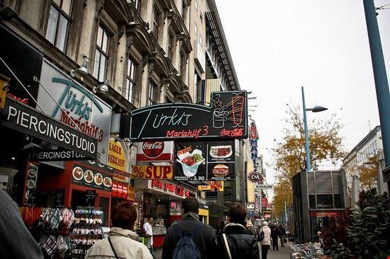 Mariahilferstrasse - anee.baba - anee.baba - Creative commons