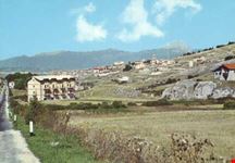 Panorama e sullo sfondo il Gran Sasso d'Italia