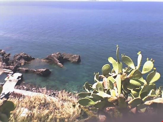  E' il panorama mozzafiato che si ammira da Ginostra, minuscola frazione del''isola.  