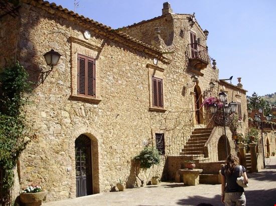  Veduta esterna della villa sede del Museo Cammarata a Piazza Armerina (EN)  