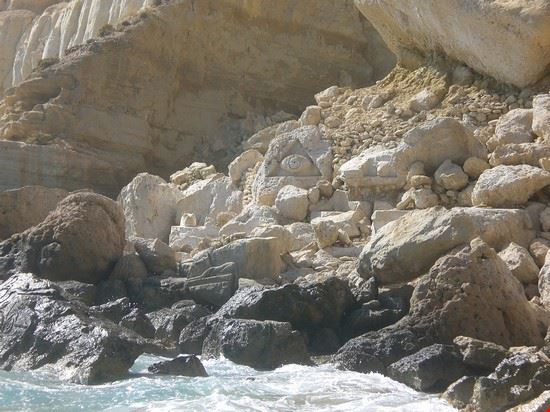 Spiaggia di Matala Incisioni sulla scogliera  