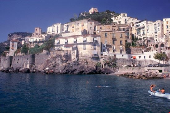  La marina di Minori da mare  