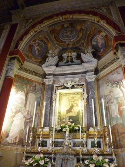 altare con dipinto madonna addolorata  