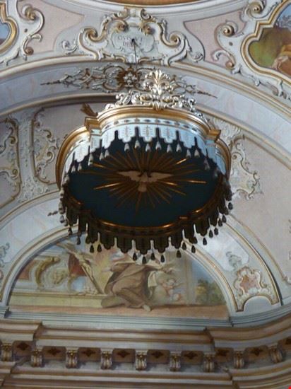 Chiesa di San Michele Arcangelo dettaglio della cupola sopra l'altare  