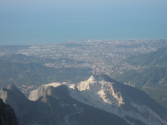 Carrara dalla vetta del monte Sagro