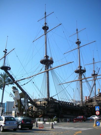 Porto Antico di Genova galeone d'epoca attraccato al porto antico  