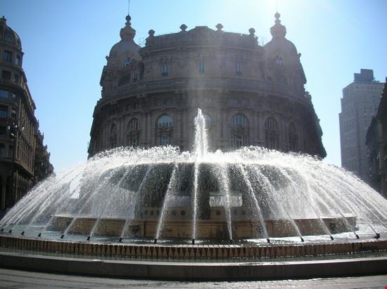 Piazza De Ferrari monumentale in piazza dante  