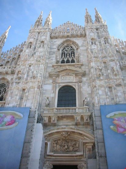 Duomo di Milano particolare della svettante parte centrale della facciata  