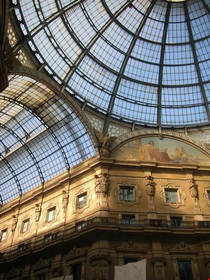 Galleria Vittorio Emanuele II particolare delle vetrate  