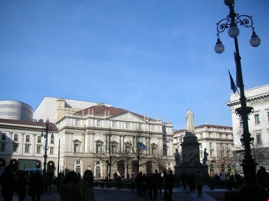 Teatro alla Scala facciata del teatro  