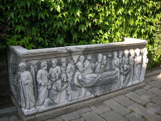 Monselice particolare del giardino interno  