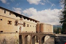 il castello ... anche danneggiato