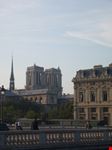 Notre Dame isullo sfondo