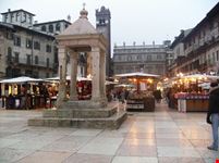 Piazza delle Erbe lato opposto