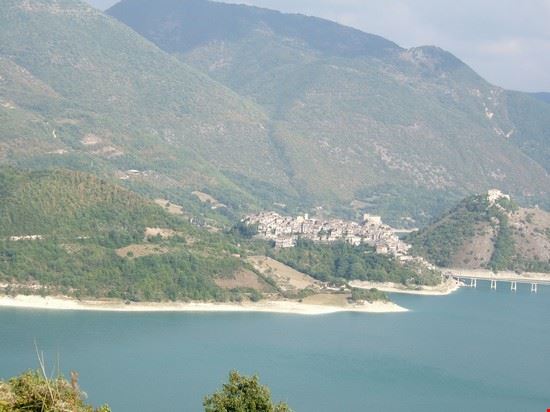 Lago del Turano Lago del Turano  
