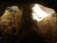 Interno grotta detta "a due occhi"