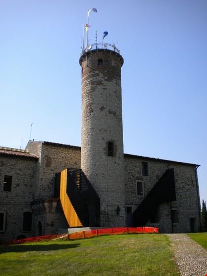 Museo delle Armi di Luigi Marzoli Piazzale antistante entrata Museo  