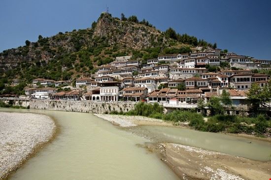 Gorica Gorica Dan Tautan - Shutterstock Dan Tautan