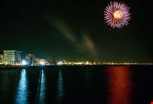 rimini fuochi d artificio sul mare
