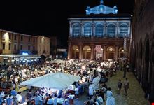 rimini mercatino serale in piazza cavour