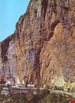 Santuario SS. Trinità, uno scorcio dell'imponente roccia che incombe a picco sul piazzale del Santuario e sulla valle sottostante