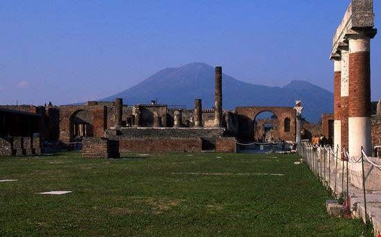 Pompei e i suoi scavi Vista dal lato sud del foro  