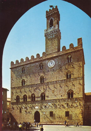 Palazzo dei Priori del XIII sec.