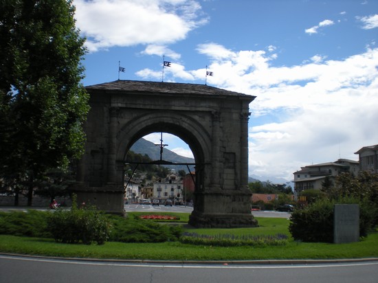 Arco Romano di Augusto