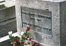 paris tombe de jim morrison au pere lachaise paris